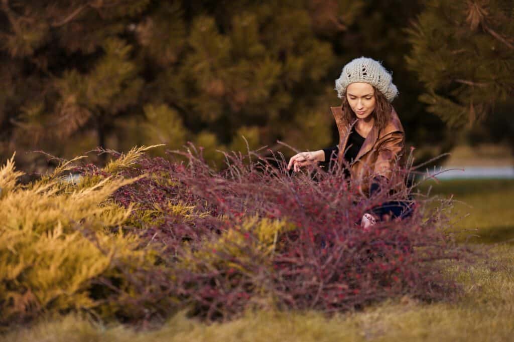 girl in autumn park